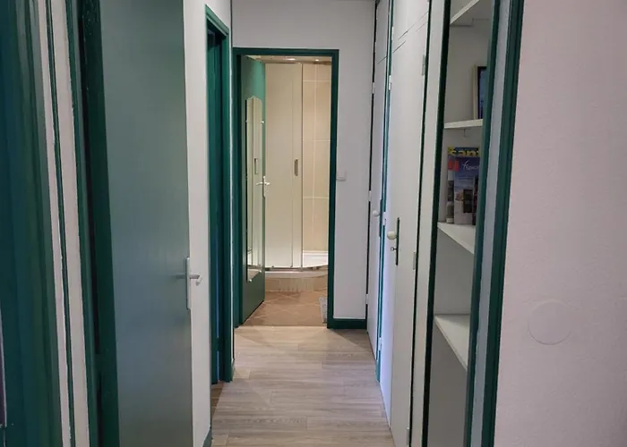 Private Room-4 In Hannana Apartment- 2 Min Walk To Tram 12 Min To Nice Train Station 15 Min To Massena Place