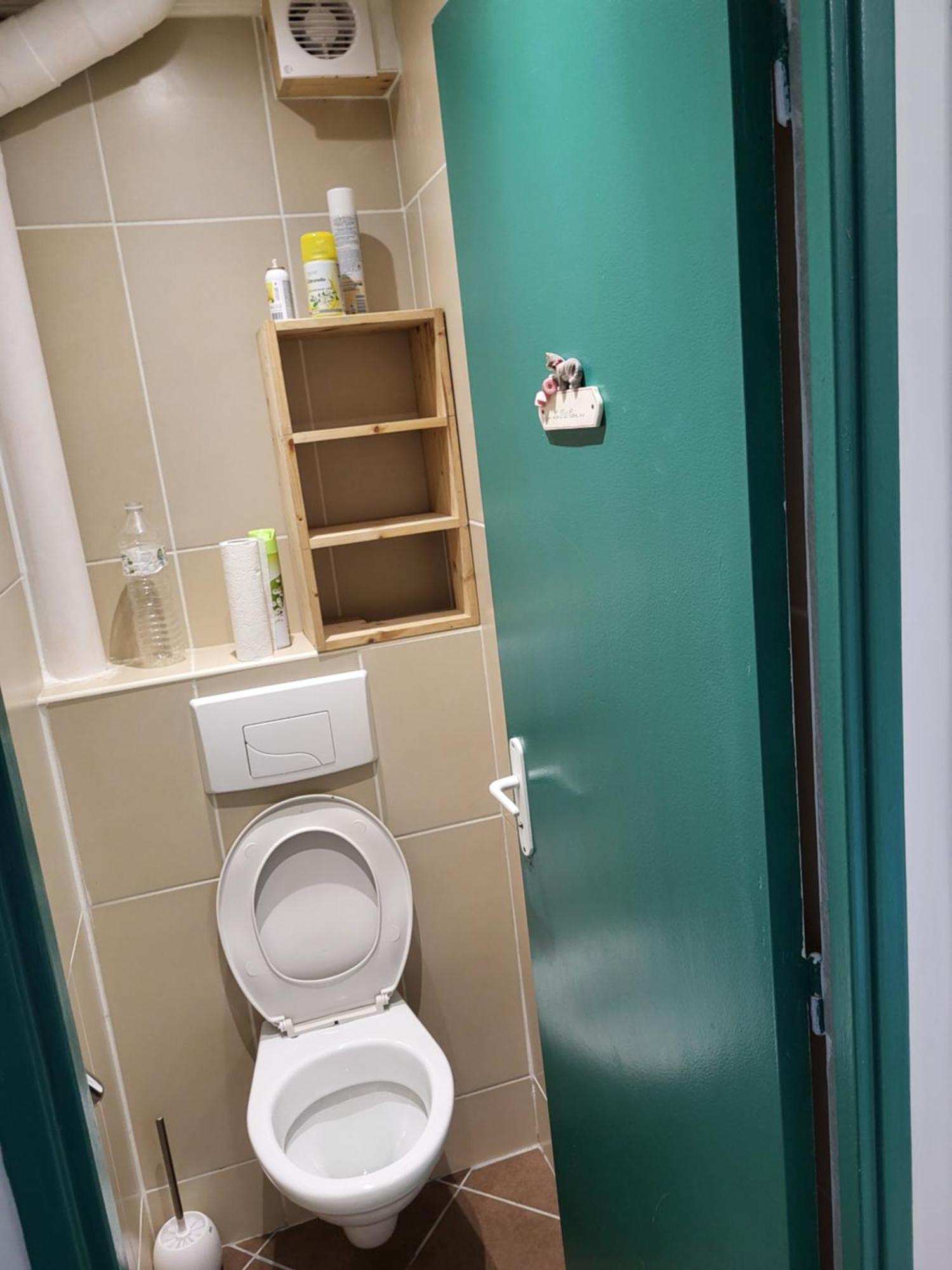 Homestay Private Room-4 In Hannana Apartment- 2 Min Walk To Tram 12 Min To Train Station 15 Min To Massena Place *