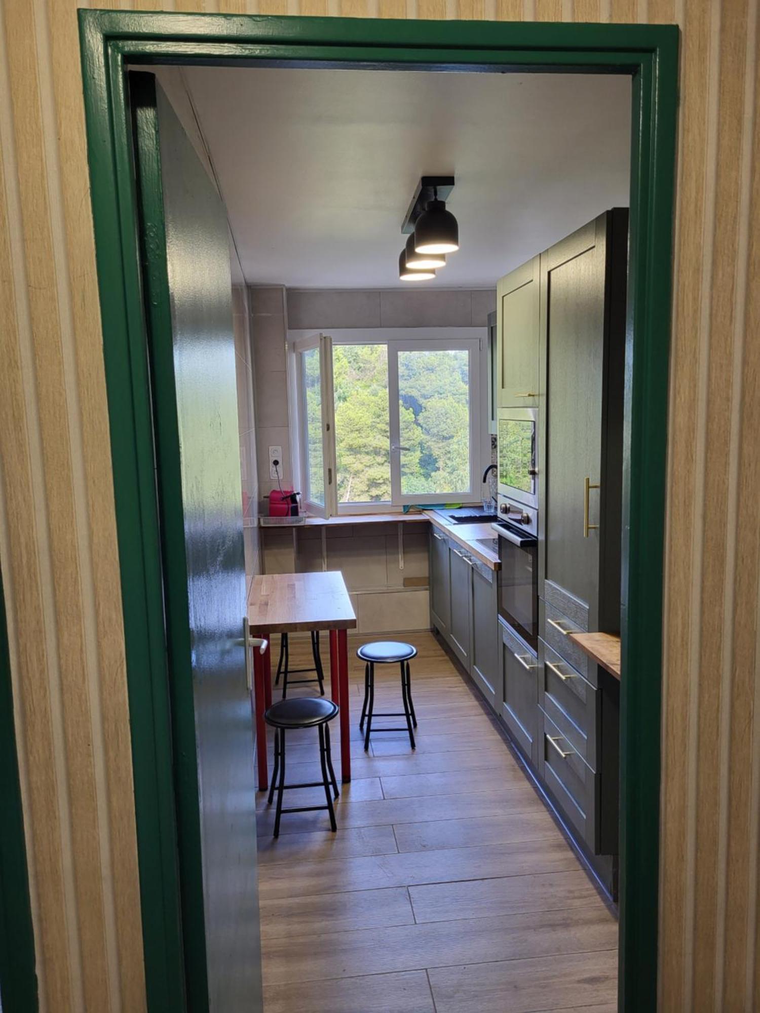 Private Room-4 In Hannana Apartment- 2 Min Walk To Tram 12 Min To Train Station 15 Min To Massena Place