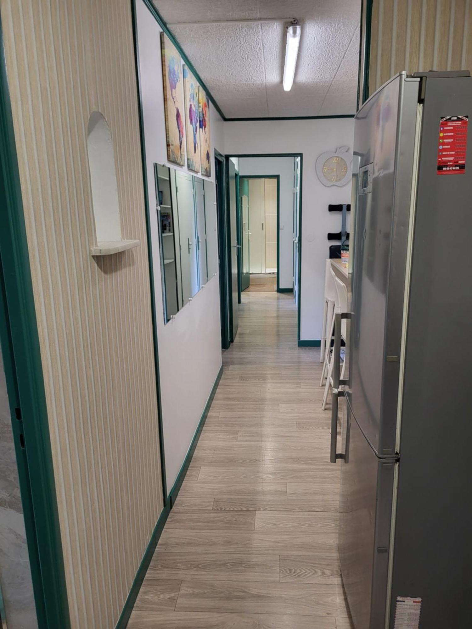 Privatunterkunft Private Room-4 In Hannana Apartment- 2 Min Walk To Tram 12 Min To Train Station 15 Min To Massena Place