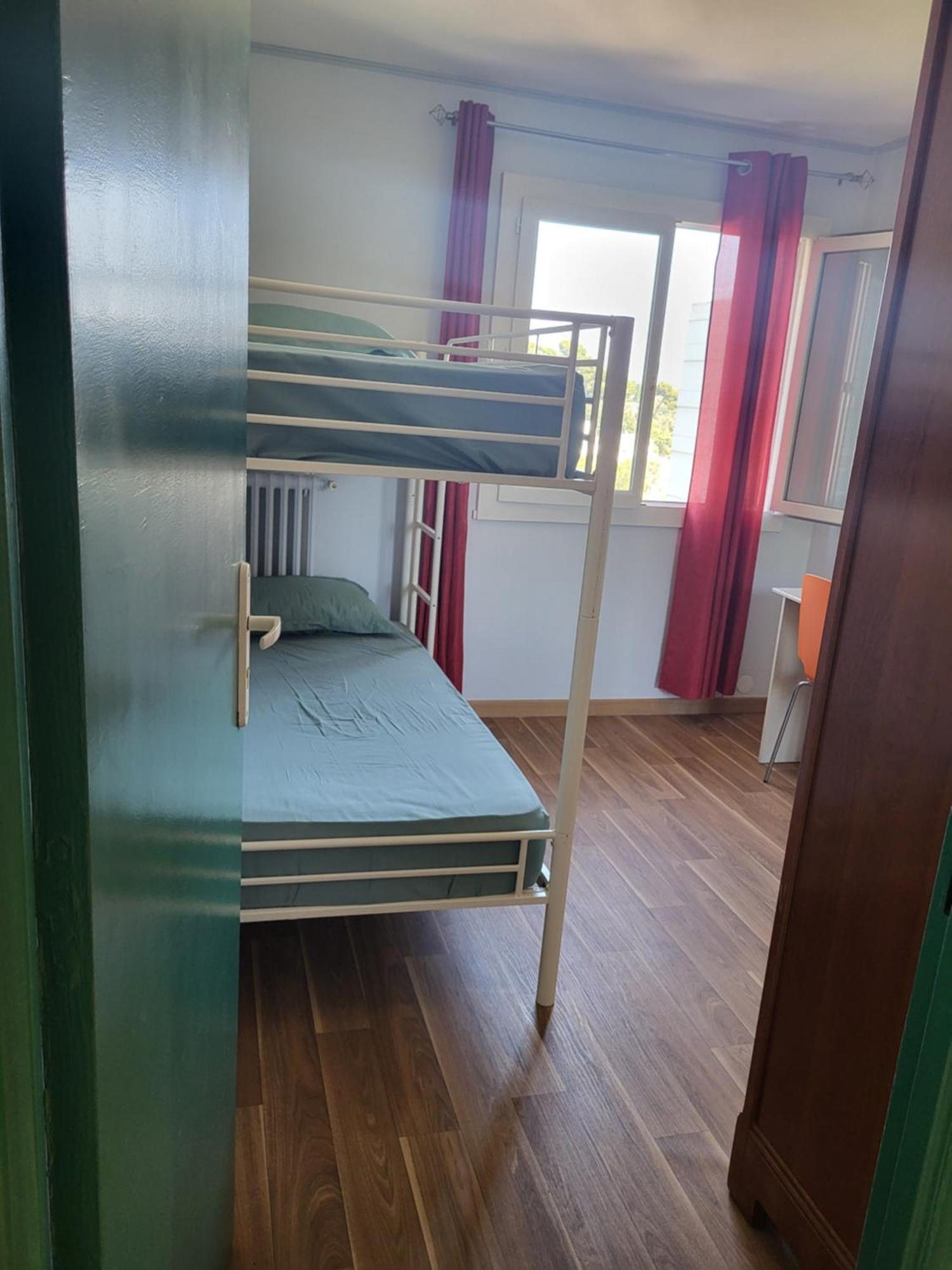 Private Room-4 In Hannana Apartment- 2 Min Walk To Tram 12 Min To Train Station 15 Min To Massena Place Homestay