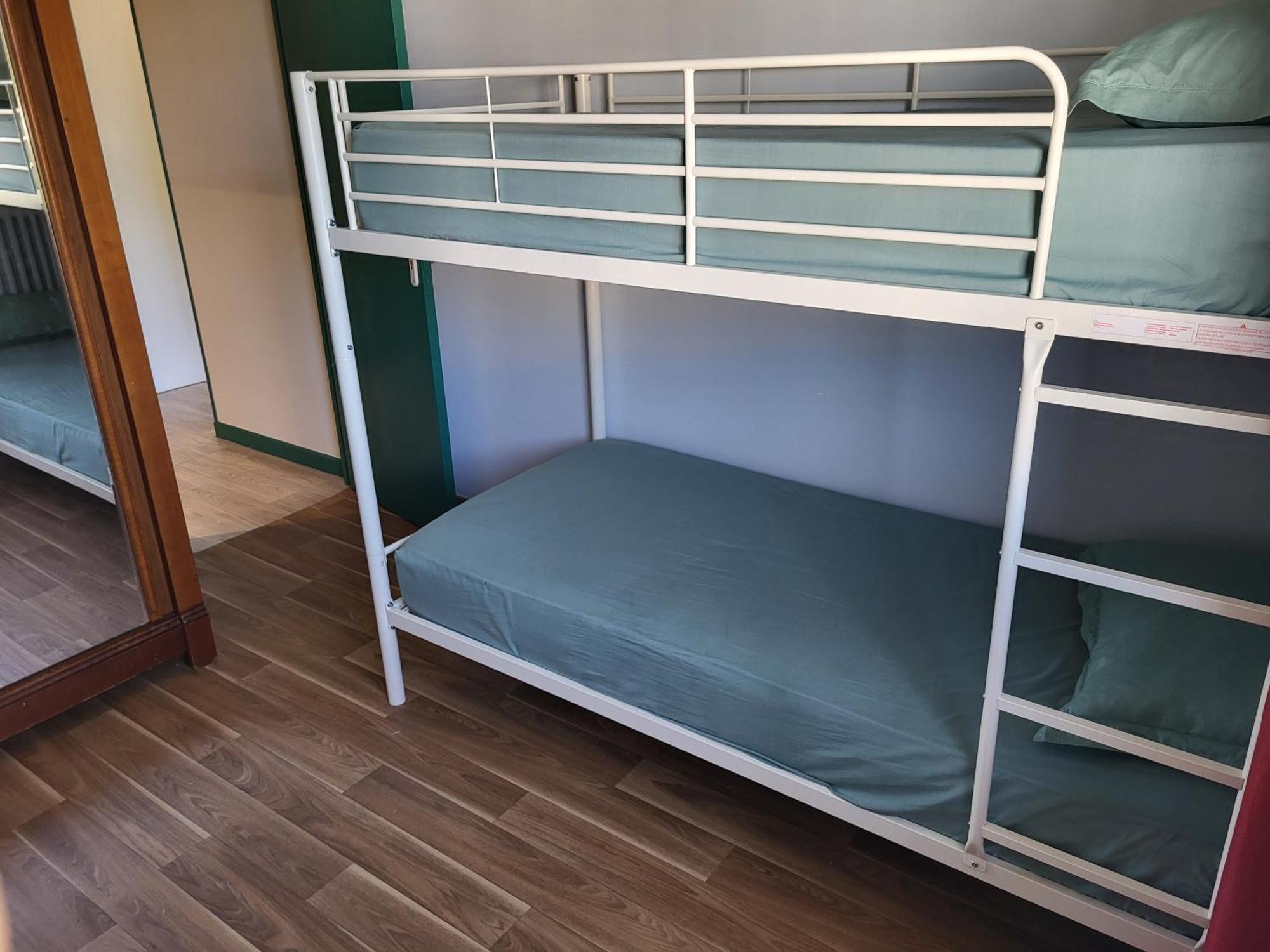Homestay Private Room-4 In Hannana Apartment- 2 Min Walk To Tram 12 Min To Train Station 15 Min To Massena Place